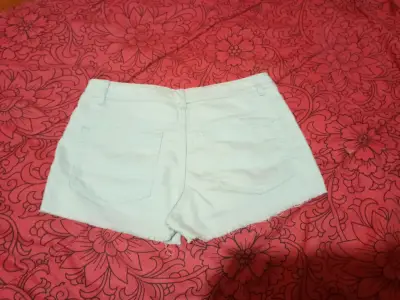 Shorts de mezclilla blancos - miniatura 2