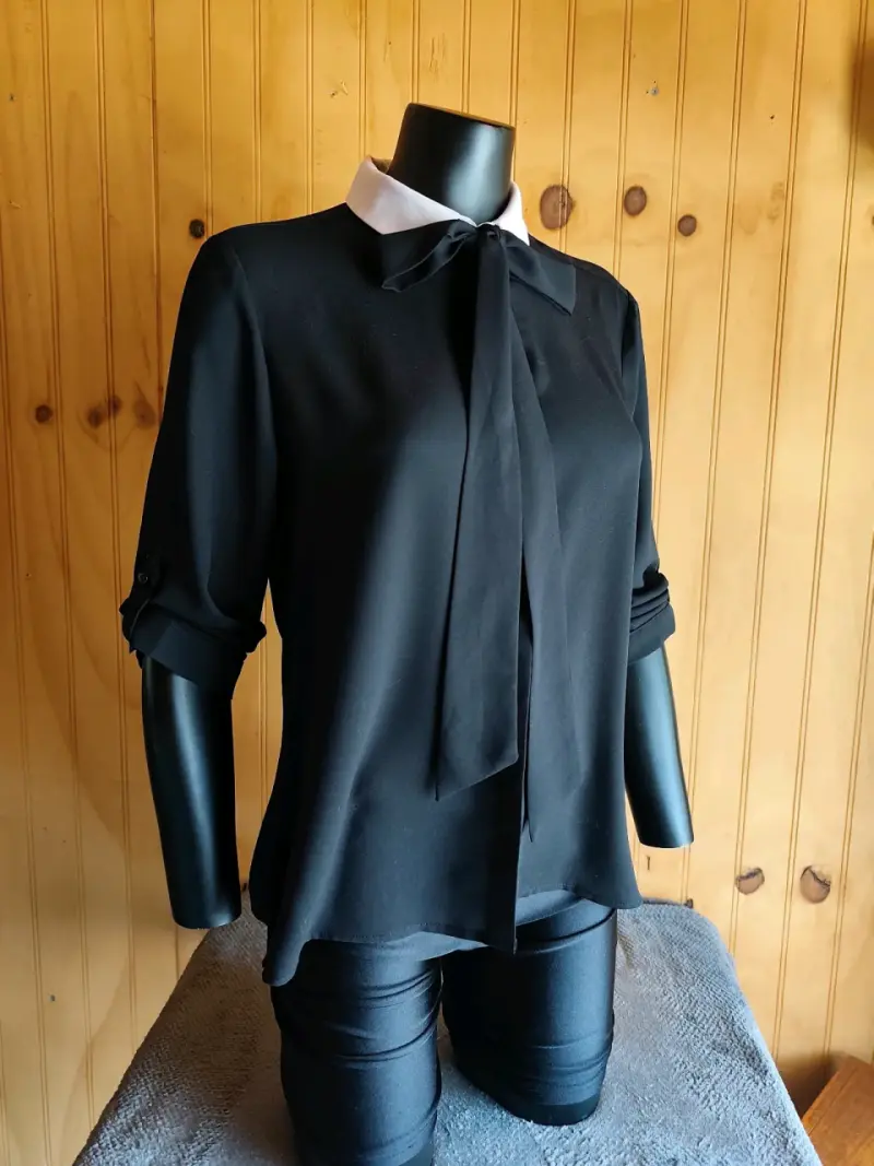 Blusa negra con lazo - 2