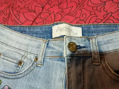 Shorts de mezclilla bordados - miniatura 3