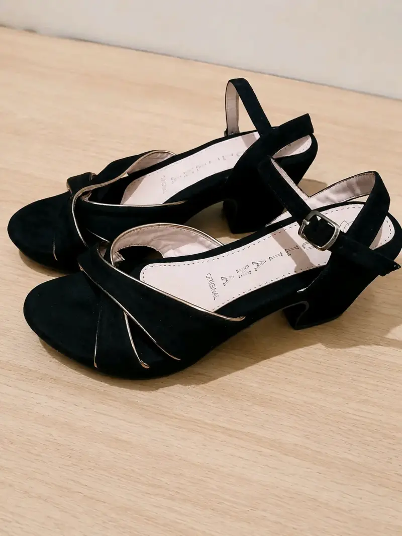 Tacones negros elegantes - 3