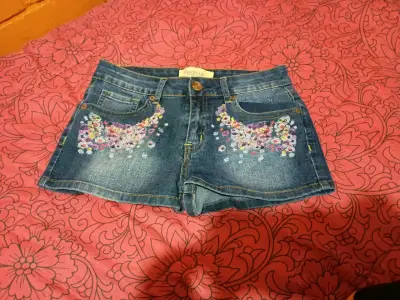 Shorts de mezclilla con bordado - miniatura 1