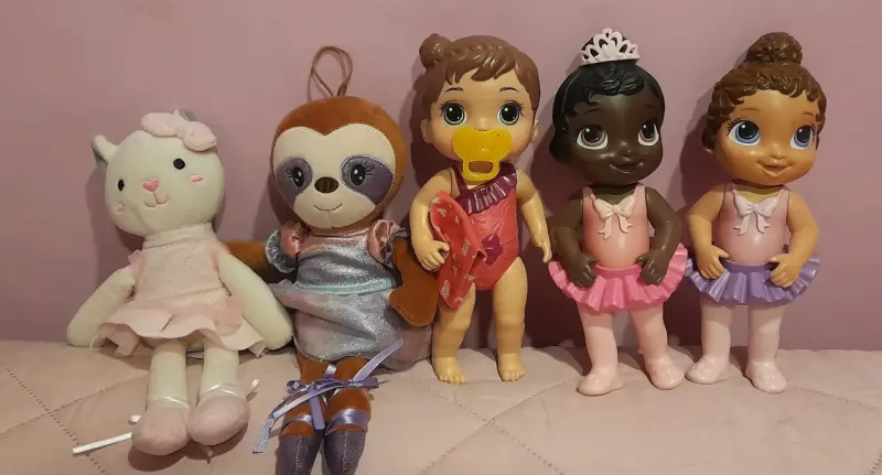 Muñecas y peluches variados - 2
