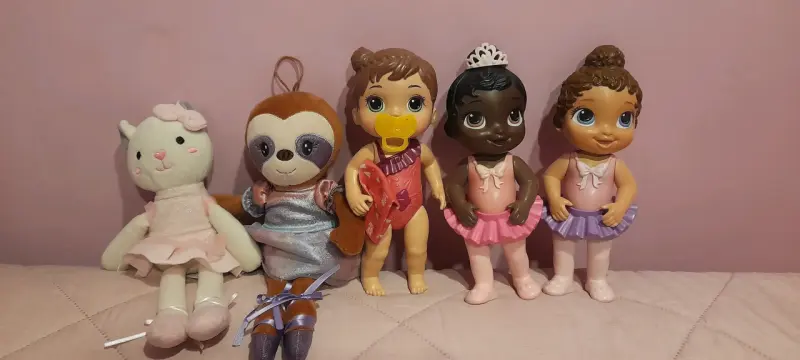 Muñecas y peluches variados - 3