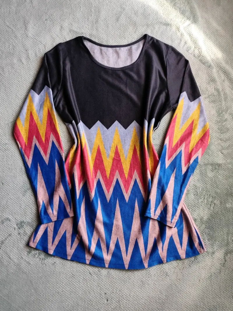 Polera estampada en zigzag - 1