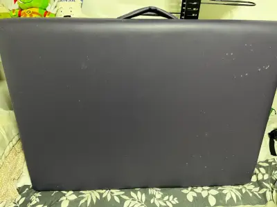 Mesa de masaje portátil morada - miniatura 2