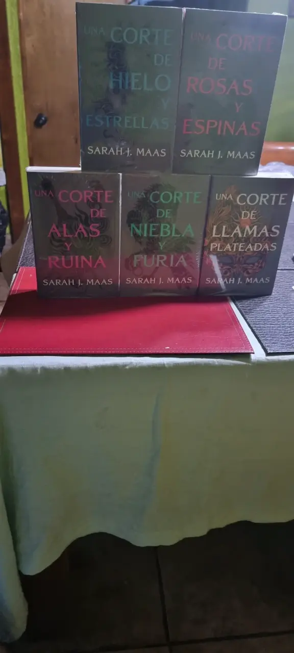 Saga Una Corte de Sarah J. Maas - 1
