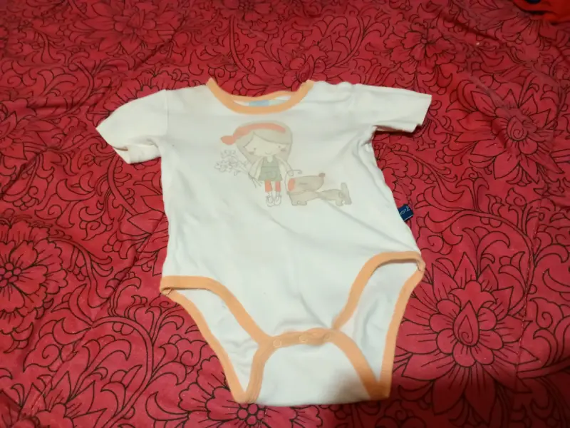 Body de bebé blanco con diseño - 1