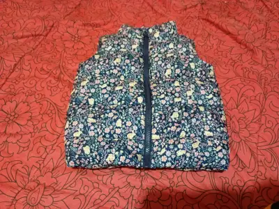 Chaleco acolchado floral - miniatura 1