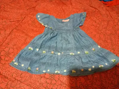 Vestido de mezclilla floral infantil - miniatura 1