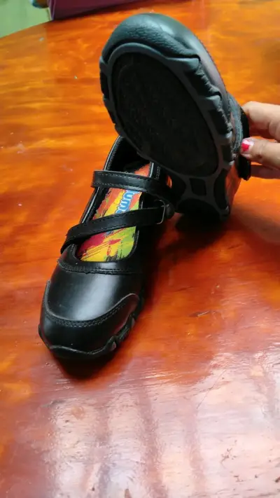 Zapatos escolares negros con velcro - miniatura 1