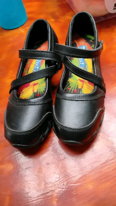Zapatos escolares negros con velcro - miniatura 2