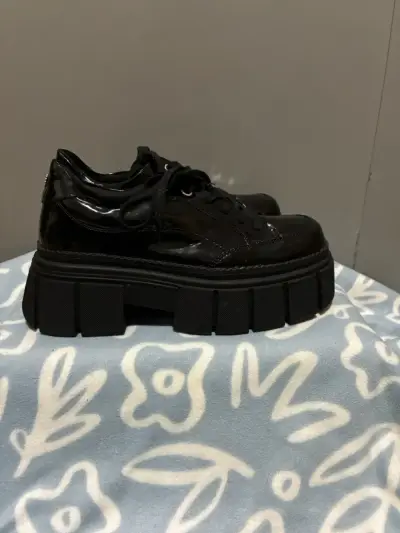 Zapatos chunky de charol, como nuevos - miniatura 2