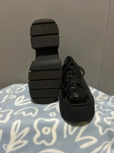 Zapatos chunky de charol, como nuevos - miniatura 4