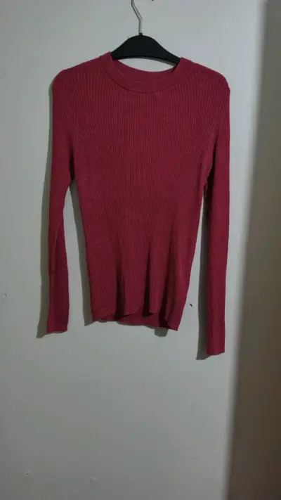 Sweater rojo de punto - miniatura 2