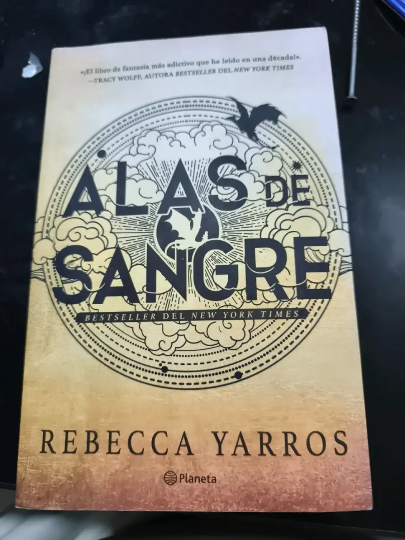 Libro 'Alas de Sangre' Rebecca Yarros - 1