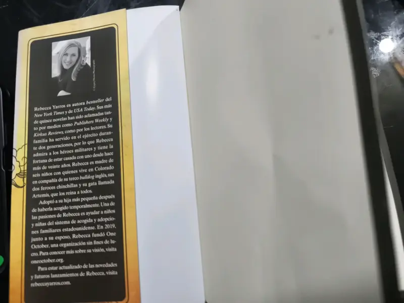 Libro 'Alas de Sangre' Rebecca Yarros - 2