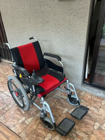 Silla de ruedas eléctrica - miniatura 1