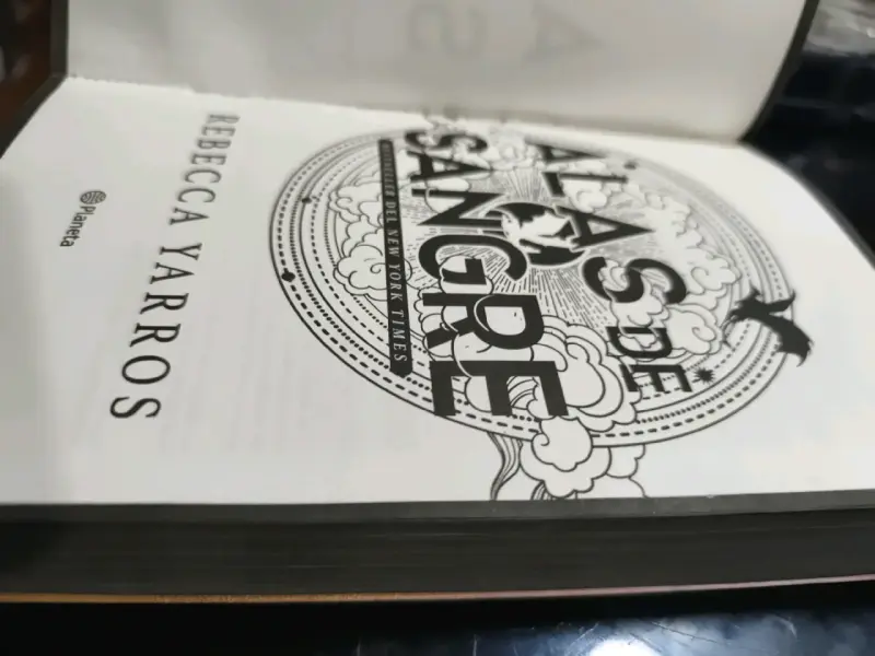 Libro 'Alas de Sangre' Rebecca Yarros - 3