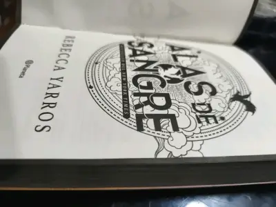 Libro 'Alas de Sangre' Rebecca Yarros - miniatura 3