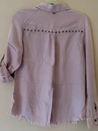 Blusa rosa con bolsillos - miniatura 2