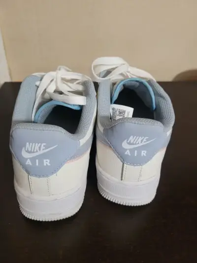Zapatillas deportivas blancas y celestes - miniatura 3