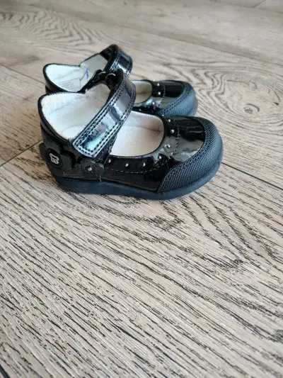 Zapatos de charol para niña - miniatura 1