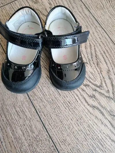 Zapatos de charol para niña - miniatura 2