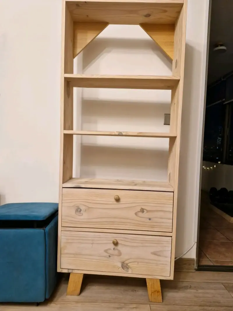 Librero de madera natural - 1
