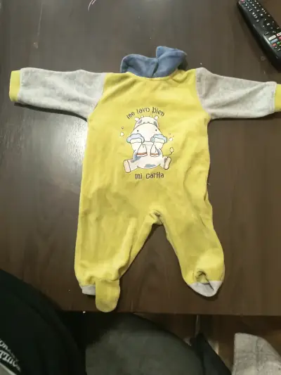 Pijama bebé amarillo y gris - miniatura 1