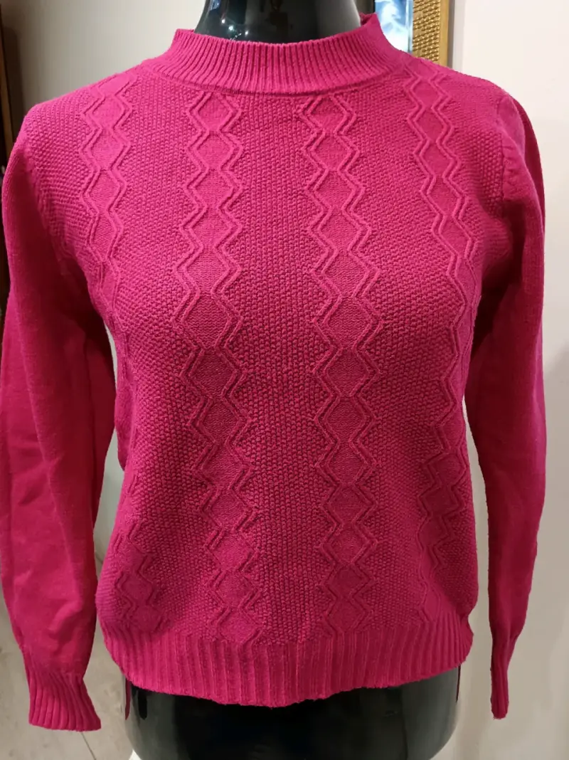 Suéter fucsia con textura - 1