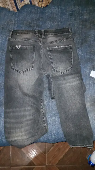 Jeans gastados de hombre - miniatura 2
