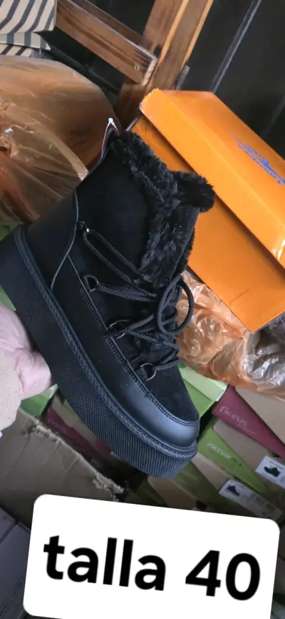 Botines negros con forro - miniatura 1