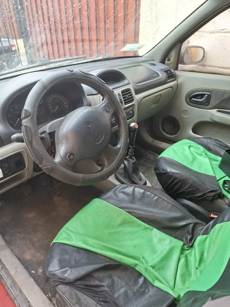 Auto compacto usado - 3