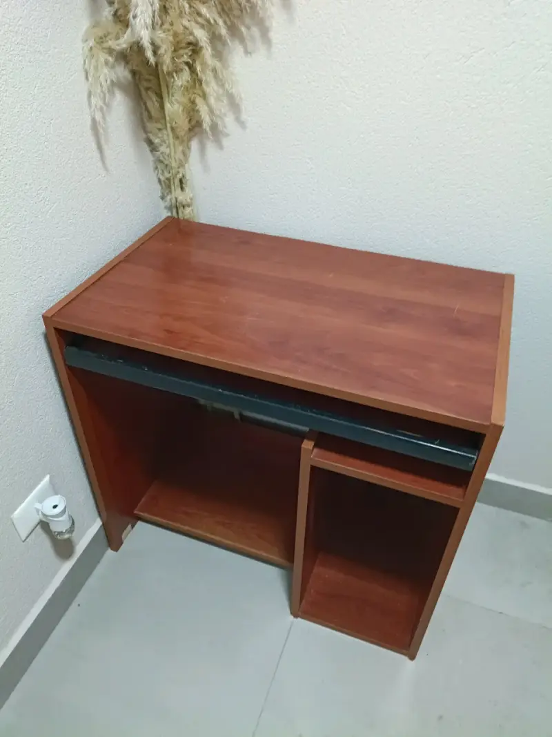 Escritorio de madera compacto - 4