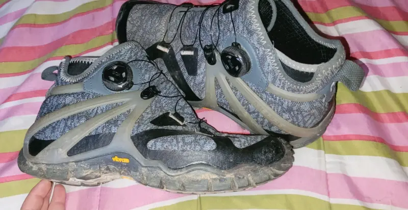 Zapatillas deportivas gris y negro - 5