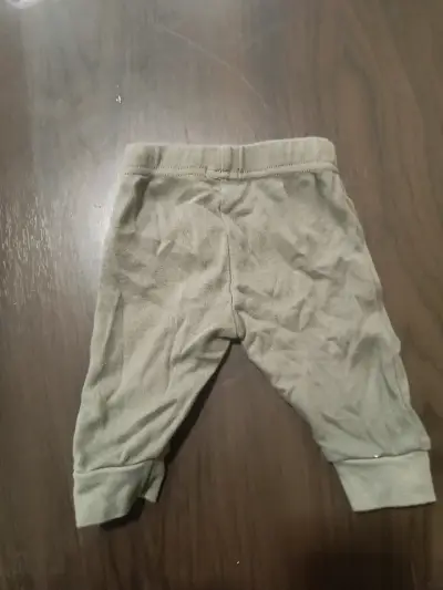 Pantalones cortos verdes - miniatura 2