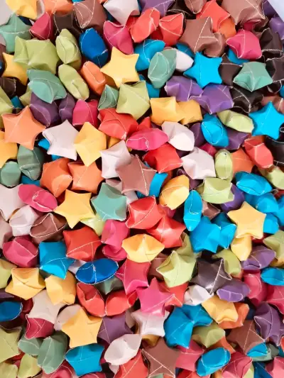 Estrellas de papel origami multicolores - miniatura 1