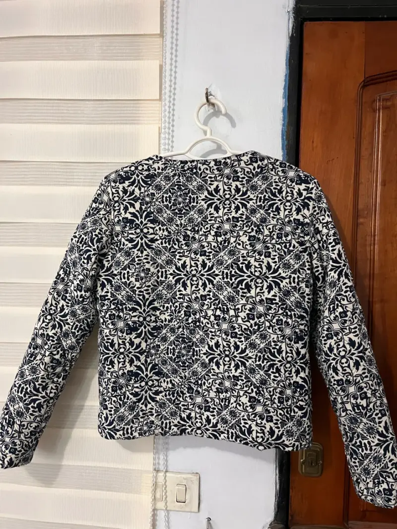 Chaqueta bordada en blanco y azul - 3