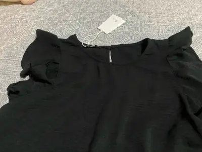 Blusa negra manga corta - miniatura 3