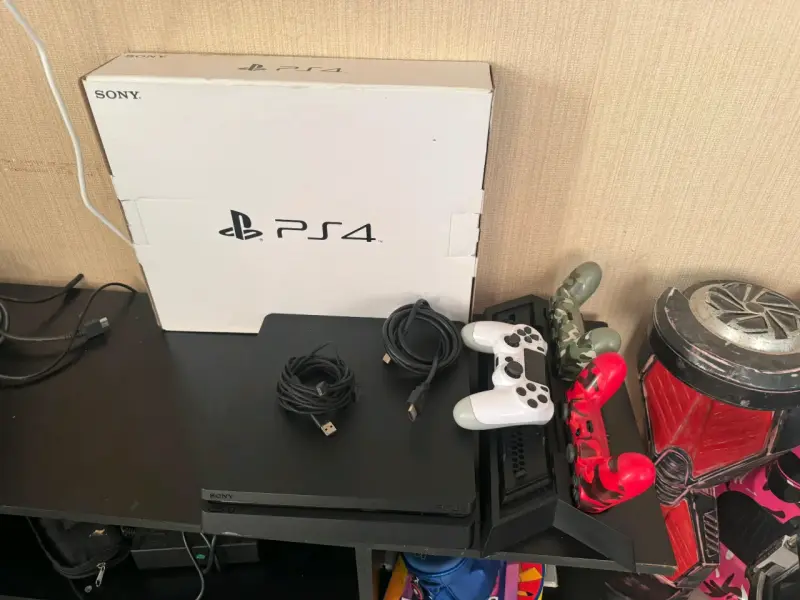 Consola PS4 con accesorios