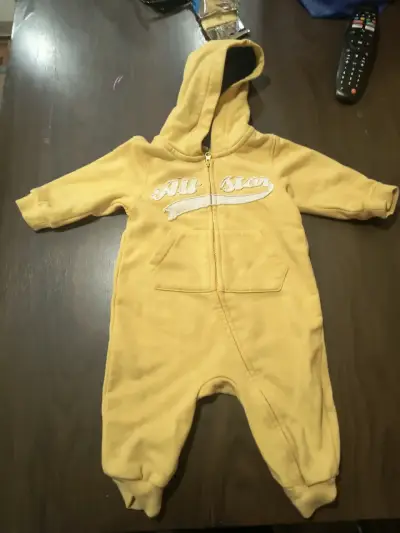 Enterito bebé amarillo con gorro - miniatura 1