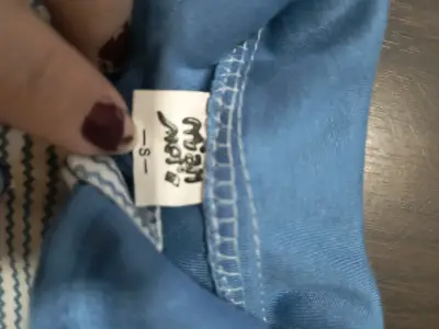 Polera infantil azul con estampado - miniatura 2