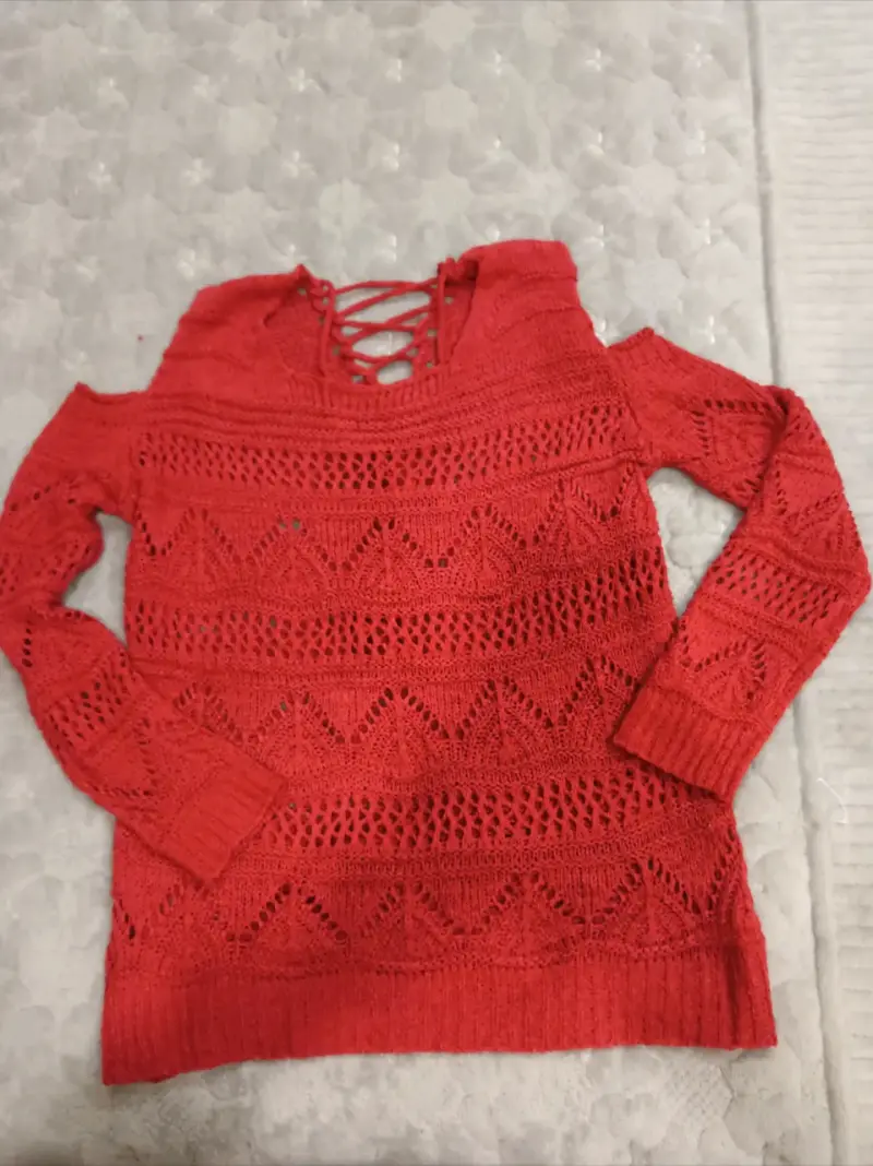 Sweater rojo tejido calado - 1