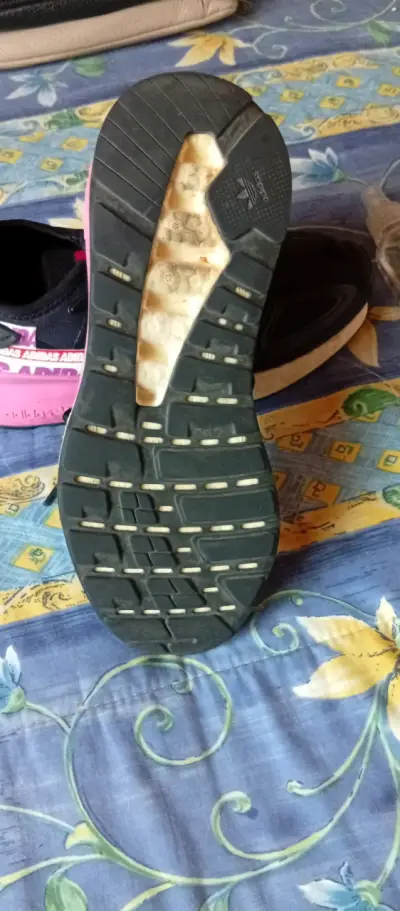 Zapatillas negras con detalles rosados - miniatura 4