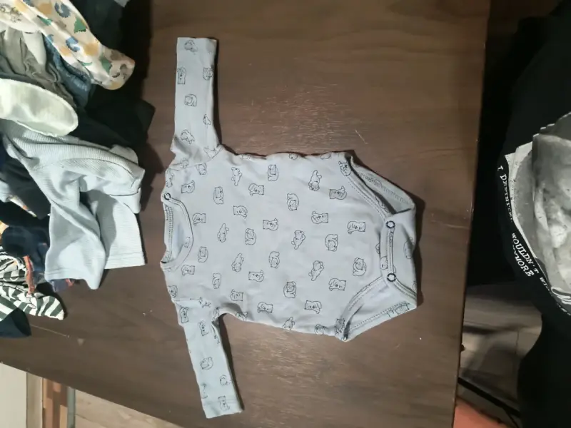 Body de bebé gris con estampado - 1