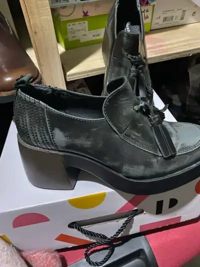Zapato de cuero negro Hush Puppies - miniatura 2