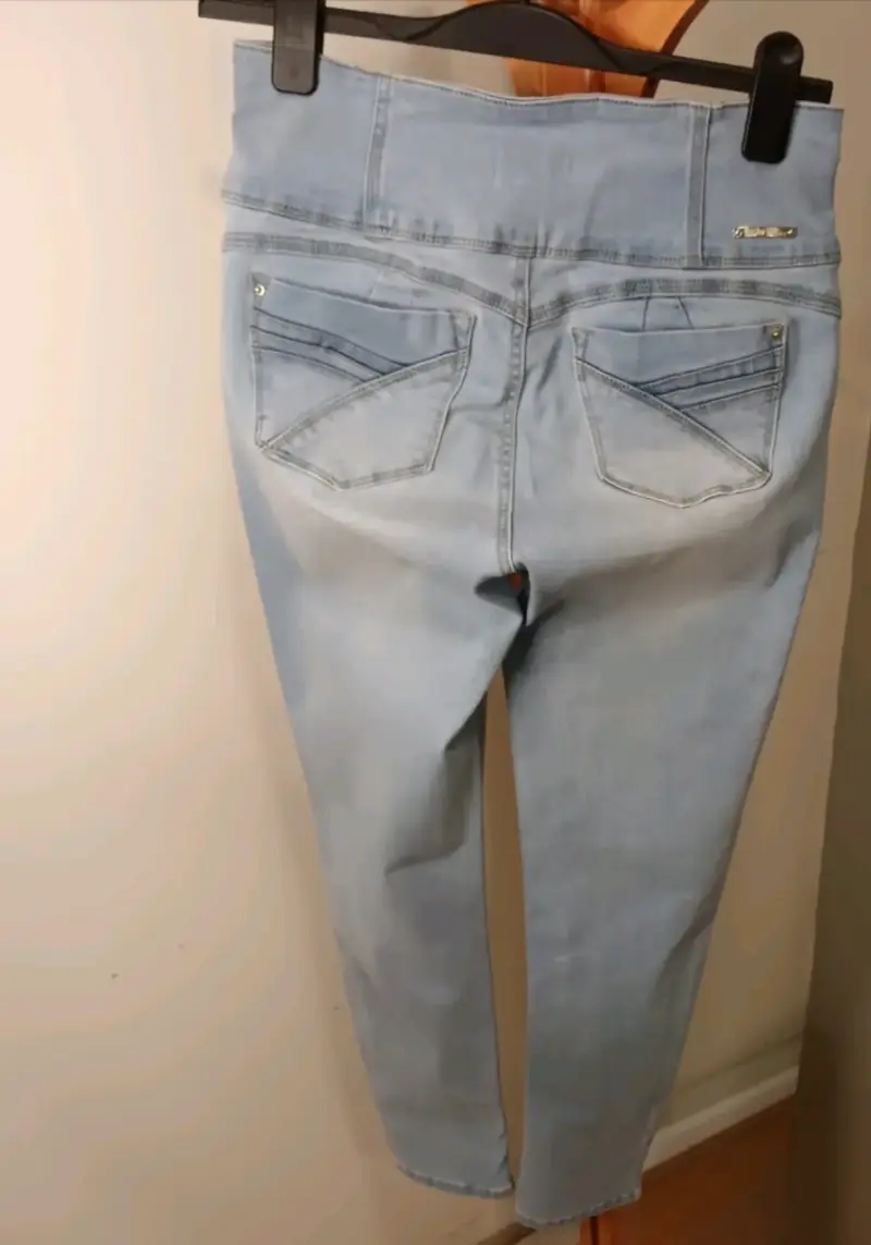 Mossimo Talla 40 -Jeans de tiro alto celestes - 2