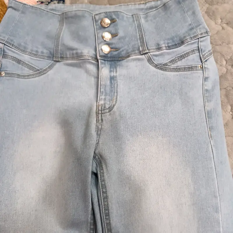 Mossimo Talla 40 -Jeans de tiro alto celestes - 3