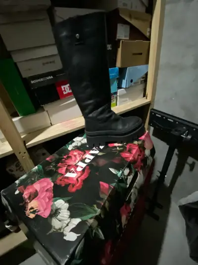 Botas negras de cuero - miniatura 3