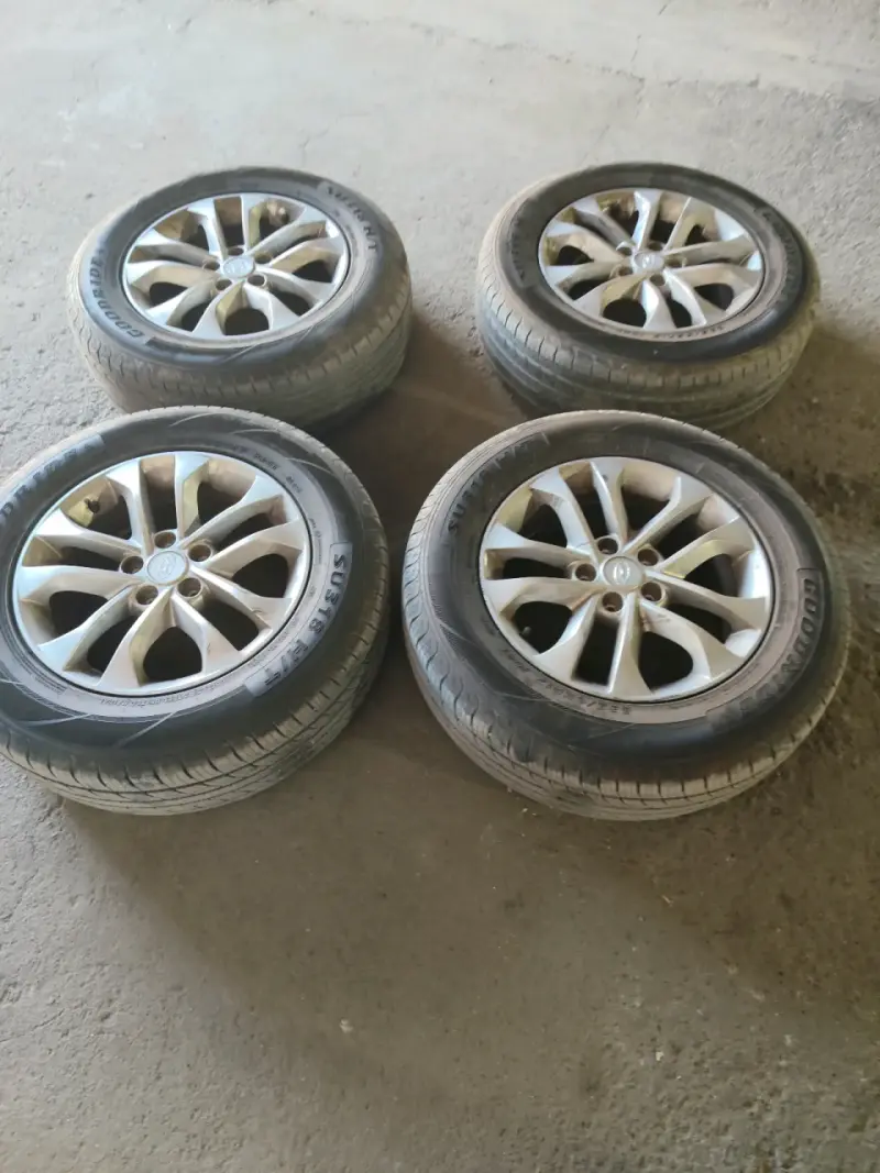 Llanta de auto Hyundai 17 pulgadas - 2